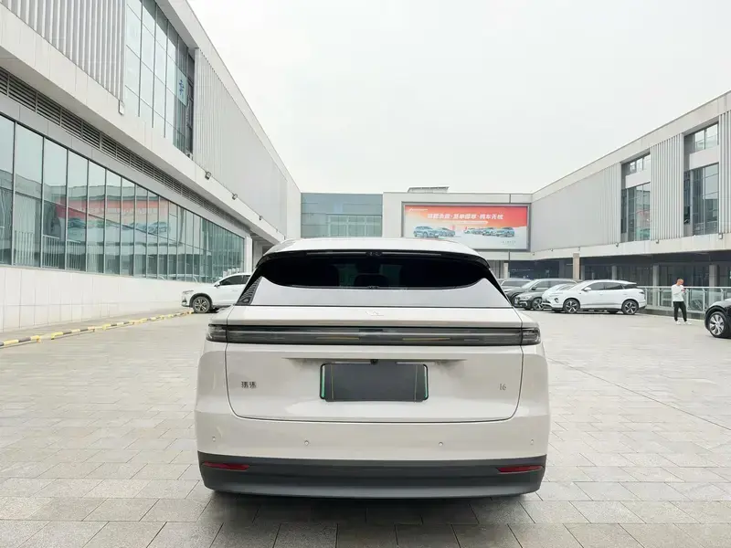 2025 Li Auto (Lixiang) i6 с пробегом 34 000 км
