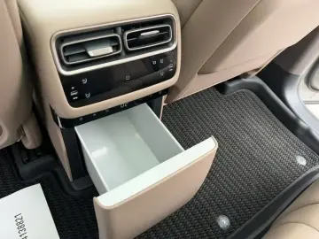 2025 Li Auto (Lixiang) i6 с пробегом 34 000 км