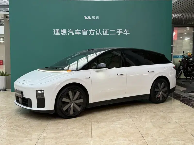 2025 Li Auto (Lixiang) i6 с пробегом 9 000 км