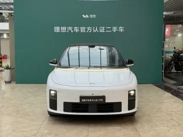 2025 Li Auto (Lixiang) i6 с пробегом 9 000 км