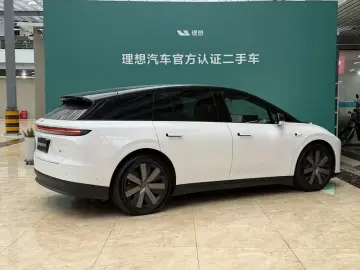 2025 Li Auto (Lixiang) i6 с пробегом 9 000 км