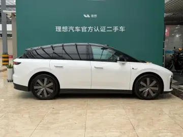 2025 Li Auto (Lixiang) i6 с пробегом 9 000 км