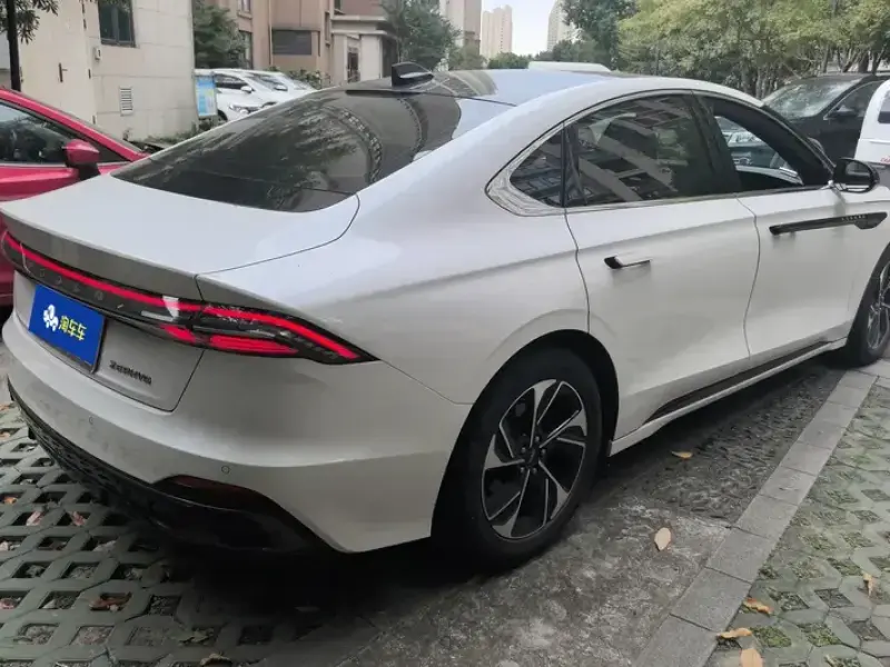 2022 Lincoln Z с пробегом 62 000 км