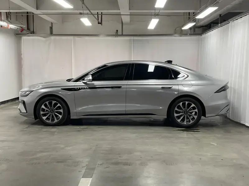2025 Lincoln Z с пробегом 33 400 км