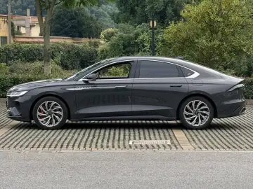2022 Lincoln Z с пробегом 56 000 км