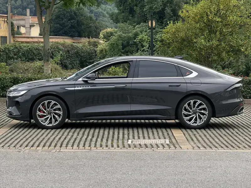 2022 Lincoln Z с пробегом 56 000 км