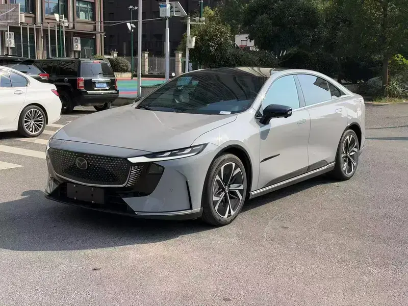 2025 Mazda EZ-6 с пробегом 10 000 км
