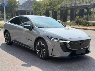 2025 Mazda EZ-6 с пробегом 10 000 км