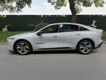 2025 Mazda EZ-6 с пробегом 5 300 км