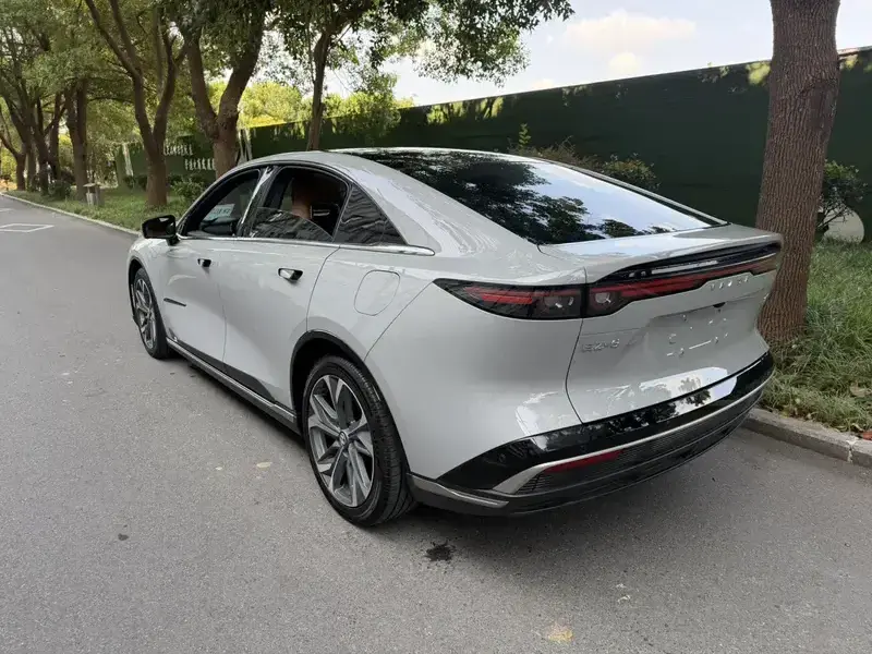 2025 Mazda EZ-6 с пробегом 5 300 км