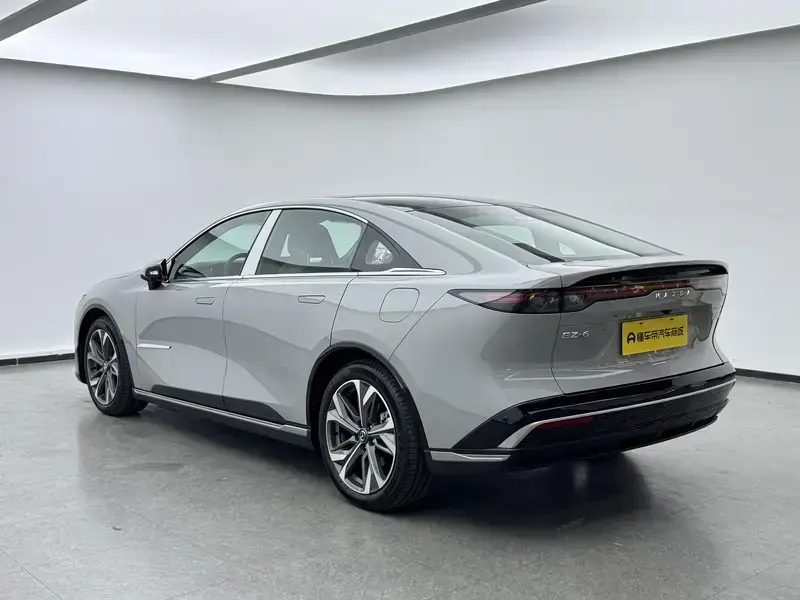 2025 Mazda EZ-6 с пробегом 100 км