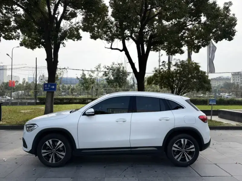 2023 Mercedes-Benz GLA с пробегом 32 000 км
