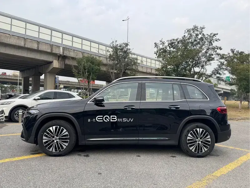 2025 Mercedes-Benz EQB с пробегом 23 000 км