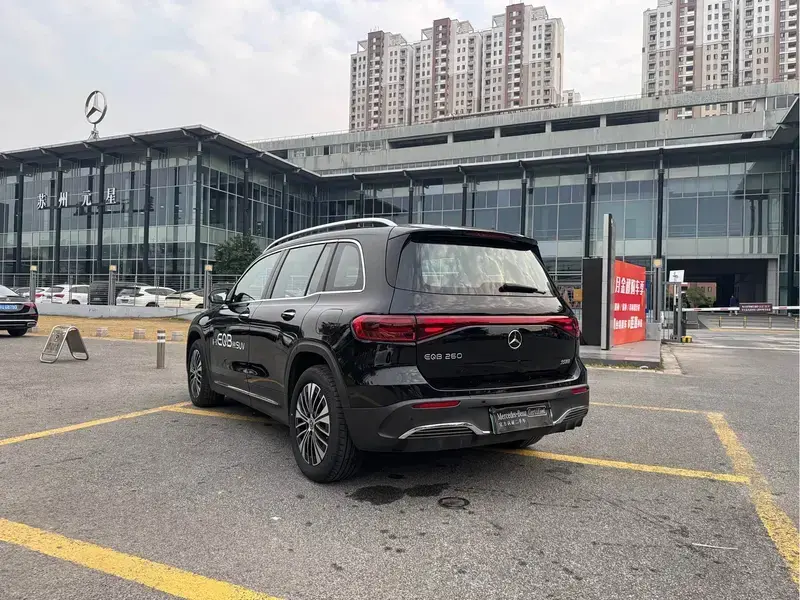 2025 Mercedes-Benz EQB с пробегом 23 000 км
