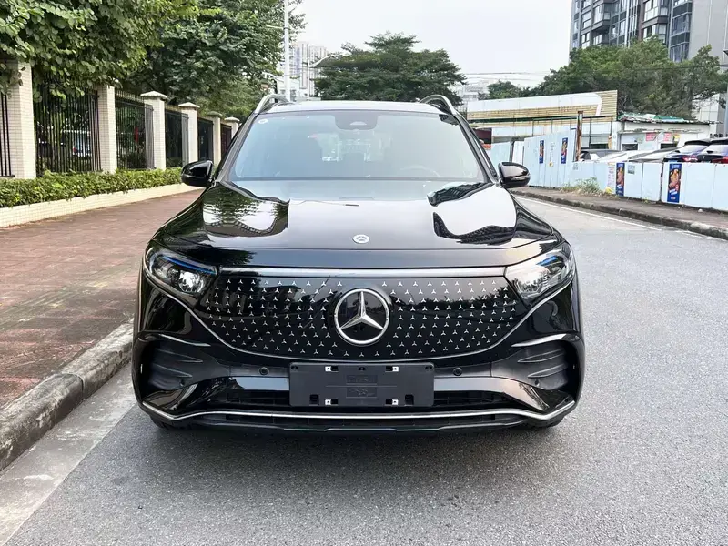 2025 Mercedes-Benz EQB с пробегом 2 000 км