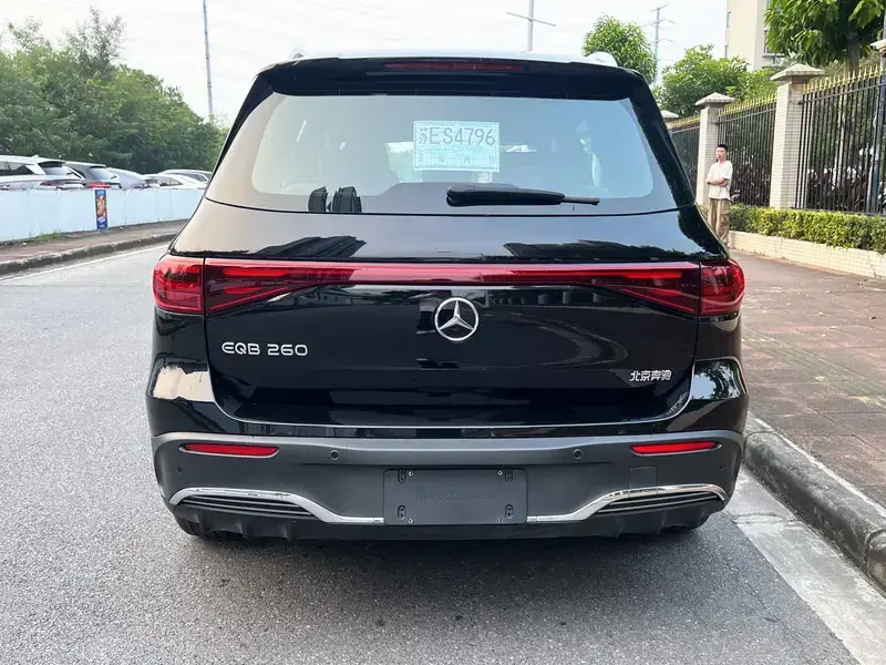 2025 Mercedes-Benz EQB с пробегом 2 000 км