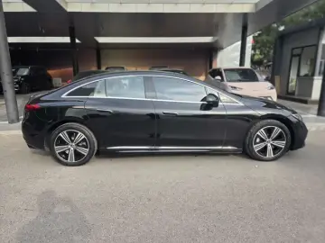 2025 Mercedes-Benz EQE с пробегом 45 600 км