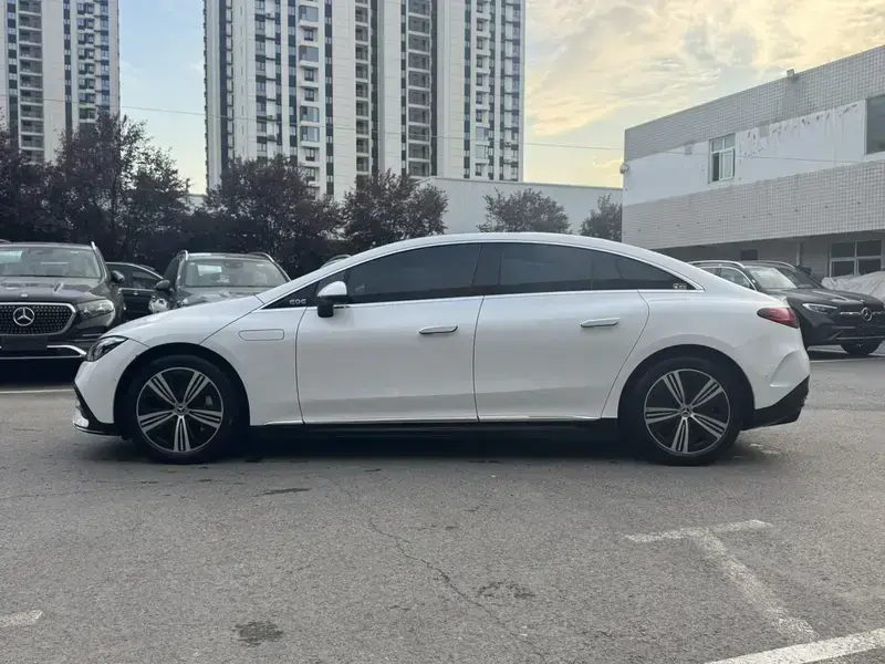 2022 Mercedes-Benz EQE с пробегом 28 000 км