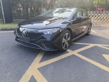 2025 Mercedes-Benz EQE с пробегом 20 000 км