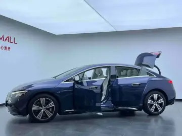 2025 Mercedes-Benz EQE с пробегом 18 000 км