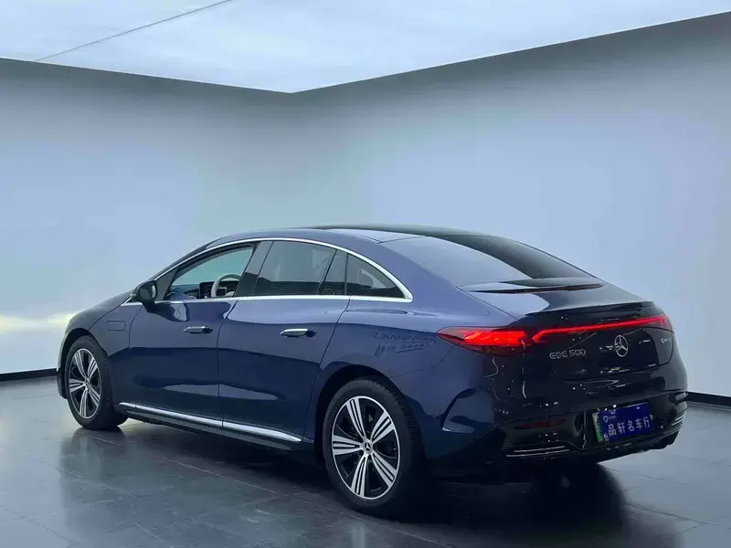 2025 Mercedes-Benz EQE с пробегом 18 000 км