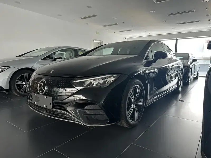 2025 Mercedes-Benz EQE с пробегом 100 км