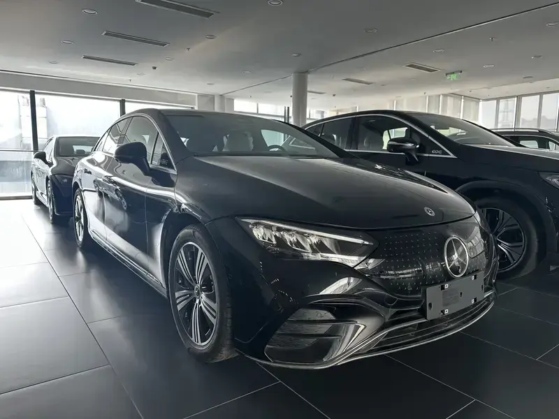 2025 Mercedes-Benz EQE с пробегом 100 км