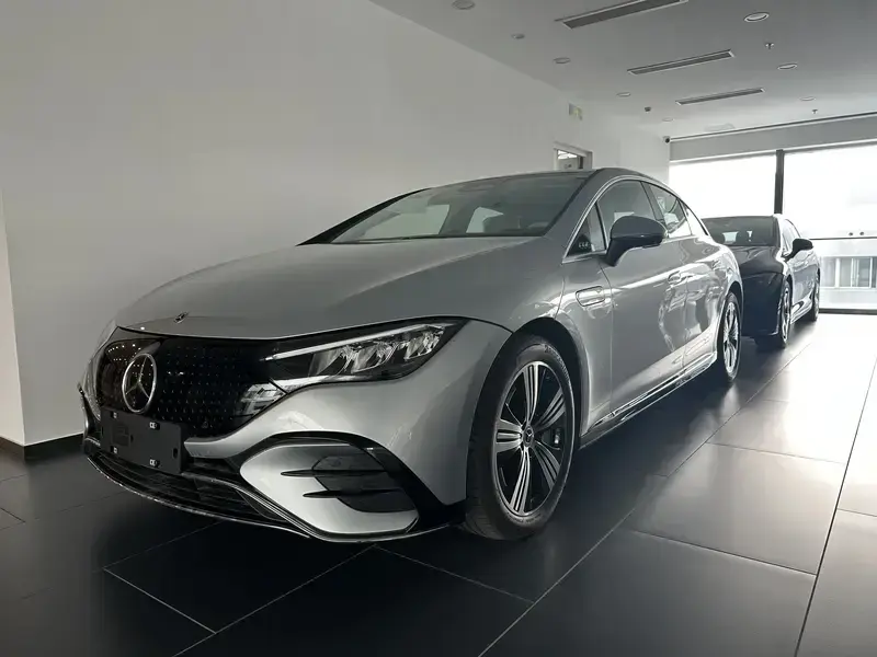 2025 Mercedes-Benz EQE с пробегом 100 км