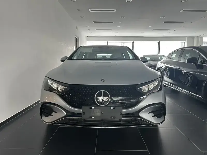 2025 Mercedes-Benz EQE с пробегом 100 км
