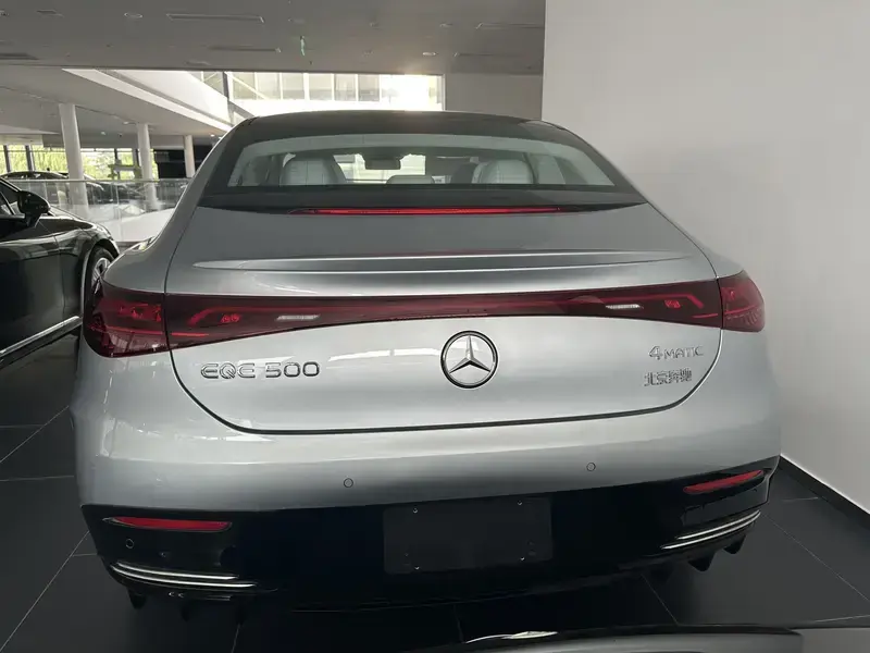 2025 Mercedes-Benz EQE с пробегом 100 км