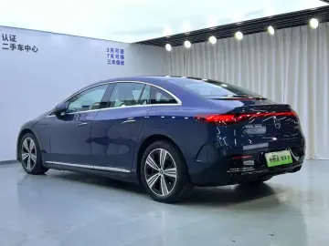 2025 Mercedes-Benz EQE с пробегом 46 000 км