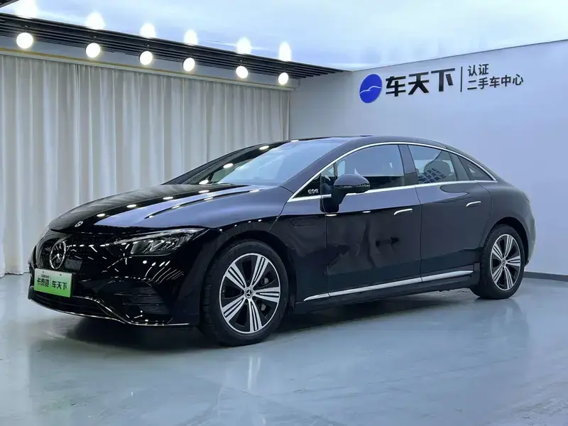 2025 Mercedes-Benz EQE с пробегом 30 000 км