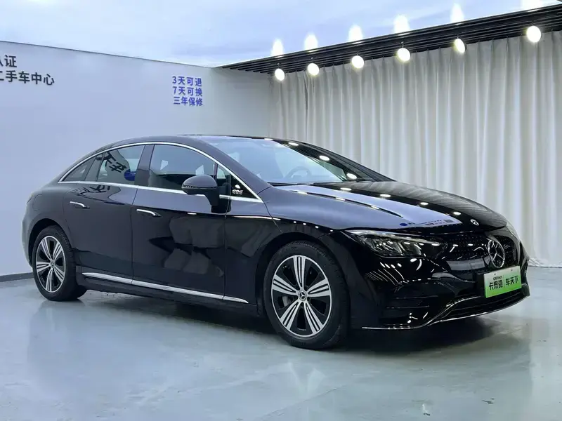2025 Mercedes-Benz EQE с пробегом 30 000 км