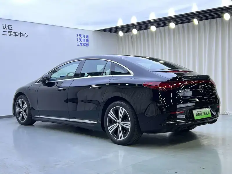 2025 Mercedes-Benz EQE с пробегом 30 000 км
