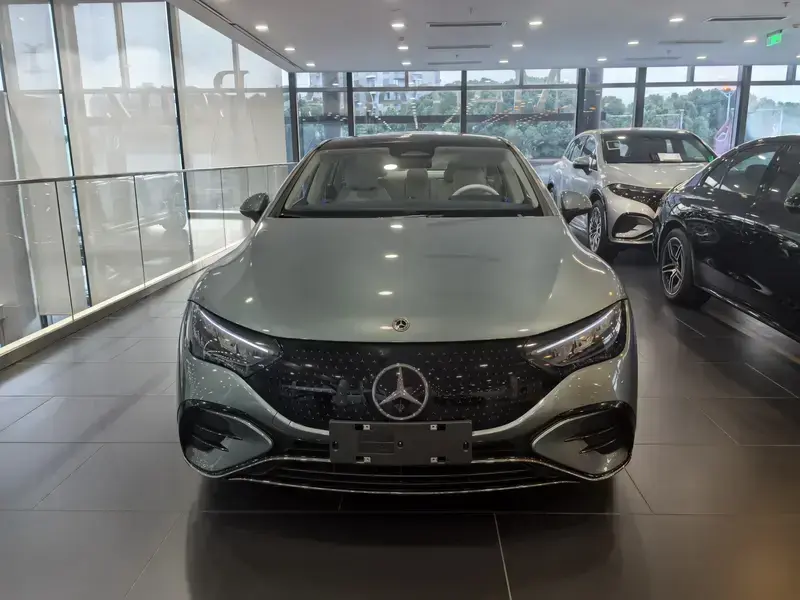 2025 Mercedes-Benz EQE с пробегом 100 км