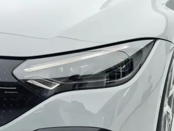 2022 Mercedes-Benz EQE с пробегом 46 000 км