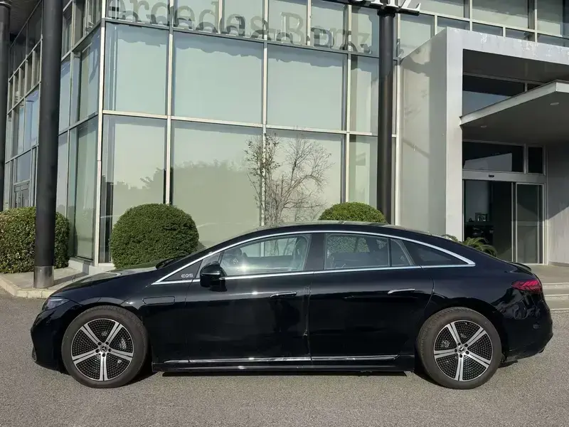 2025 Mercedes-Benz EQS с пробегом 100 км