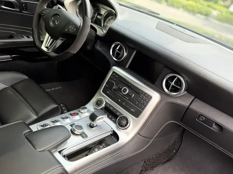 2011 Mercedes-Benz SLS AMG с пробегом 14 000 км