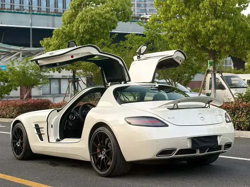 2011 Mercedes-Benz SLS AMG с пробегом 18 000 км