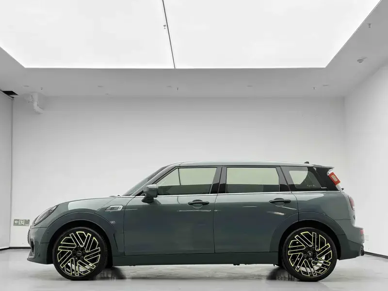 2022 Mini Clubman с пробегом 21 000 км