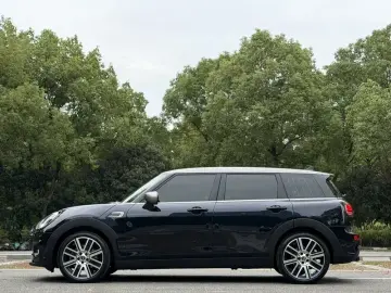 2023 Mini Clubman с пробегом 8 000 км