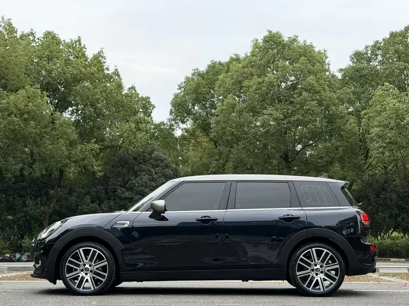 2023 Mini Clubman с пробегом 8 000 км