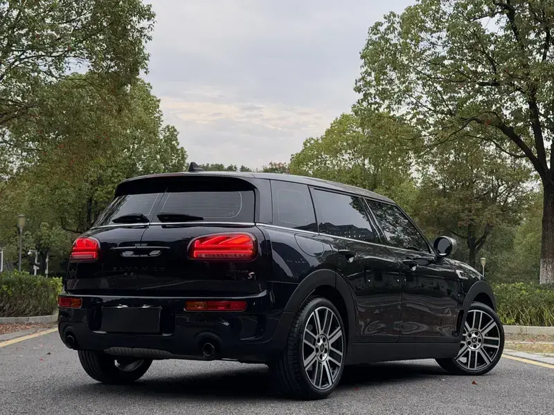 2023 Mini Clubman с пробегом 8 000 км