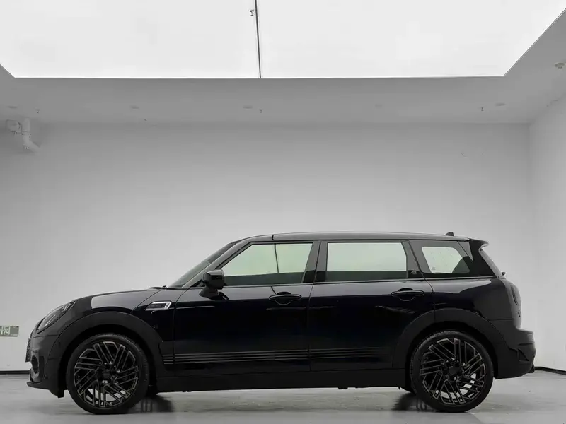 2023 Mini Clubman с пробегом 19 000 км