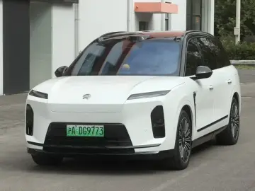 Nio ES8