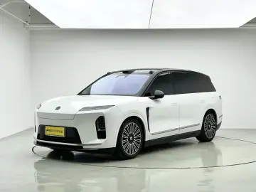 Nio ES8