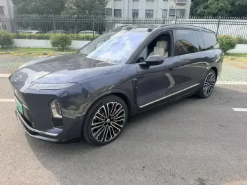 Nio ES8