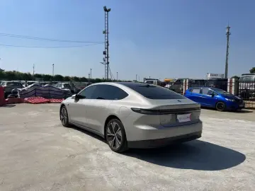 2024 Nio ET7 с пробегом 45 000 км