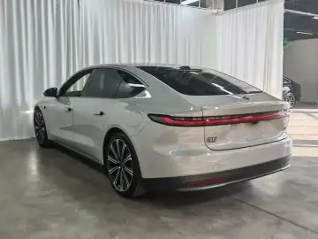 2024 Nio ET7 с пробегом 17 000 км