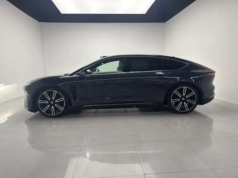 2025 Nio ET9 с пробегом 56 300 км